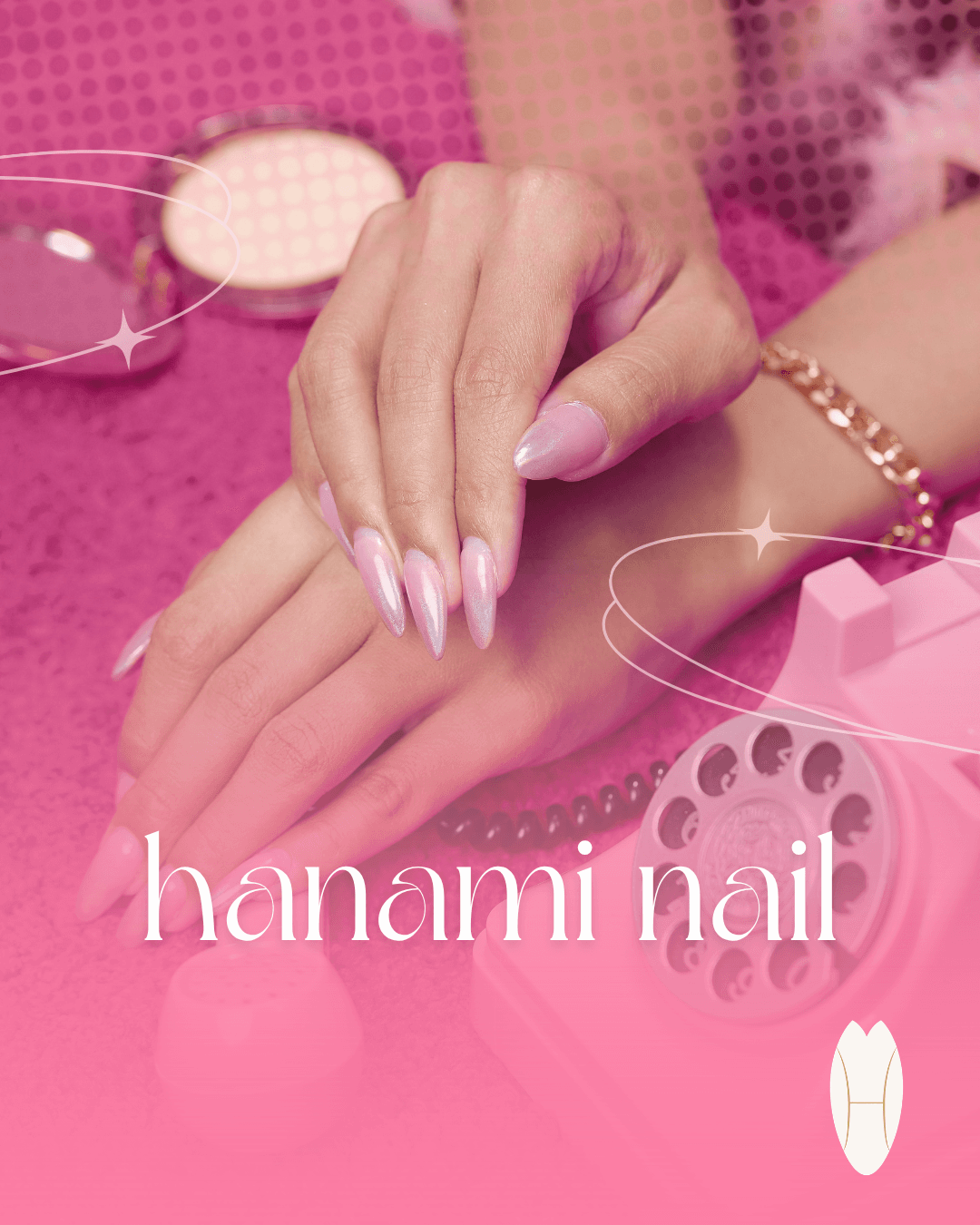 ピンクのイヤフォンとネイル